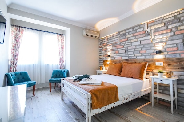 Deluxe Double Room, Sea View | Premium bedding, free WiFi, bed sheets