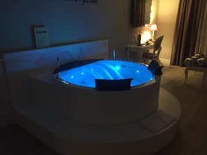 Artículos de tocador gratuitos, secador de pelo, bidet, toallas