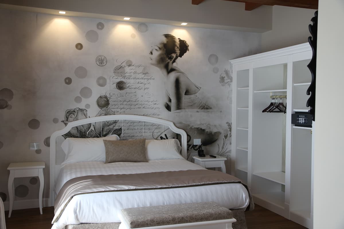 Junior suite | 1 slaapkamer, luxe beddengoed, een minibar, een kluis op de kamer