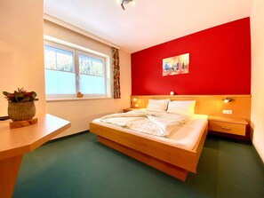 Comfort Apartment, 3 Bedrooms | 3 bedrooms, premium bedding, in-room safe, desk - Apart Florida (See)