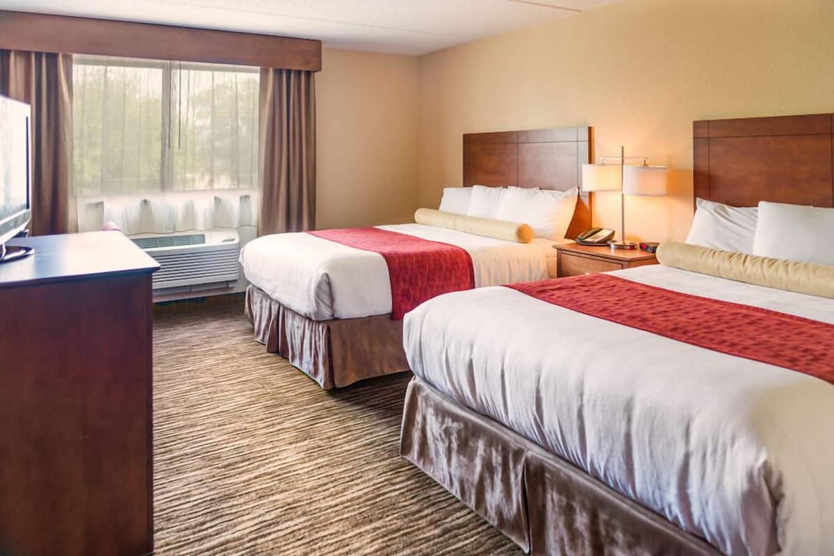 premium queen | premium bedding, desk, iron/ironing board, free wifi