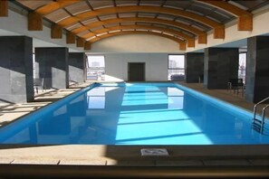 室內泳池