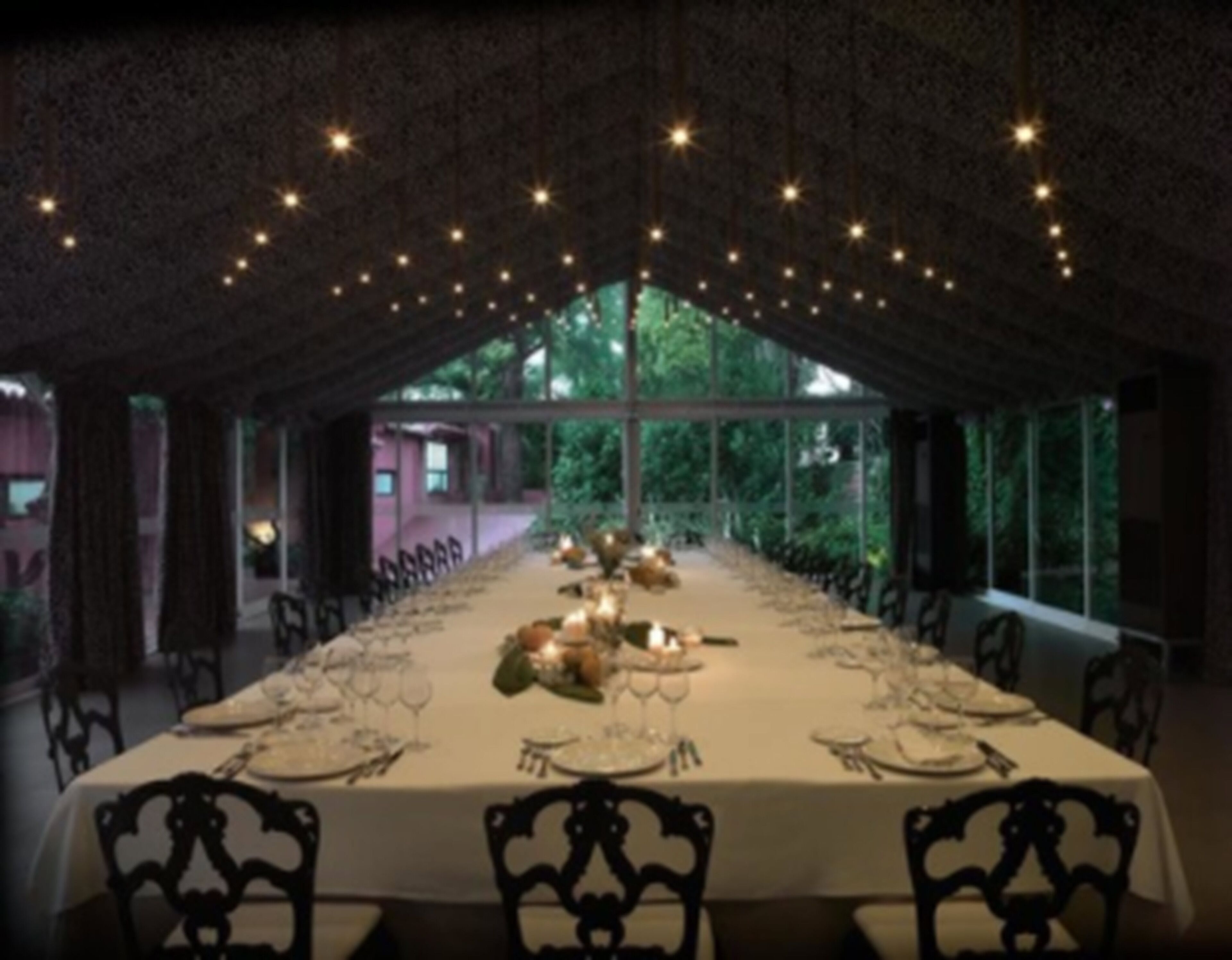 breakfast, lunch and dinner served