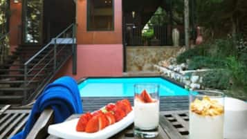 Suite, alberca privada (+ Jacuzzi) | Alimentos y bebidas