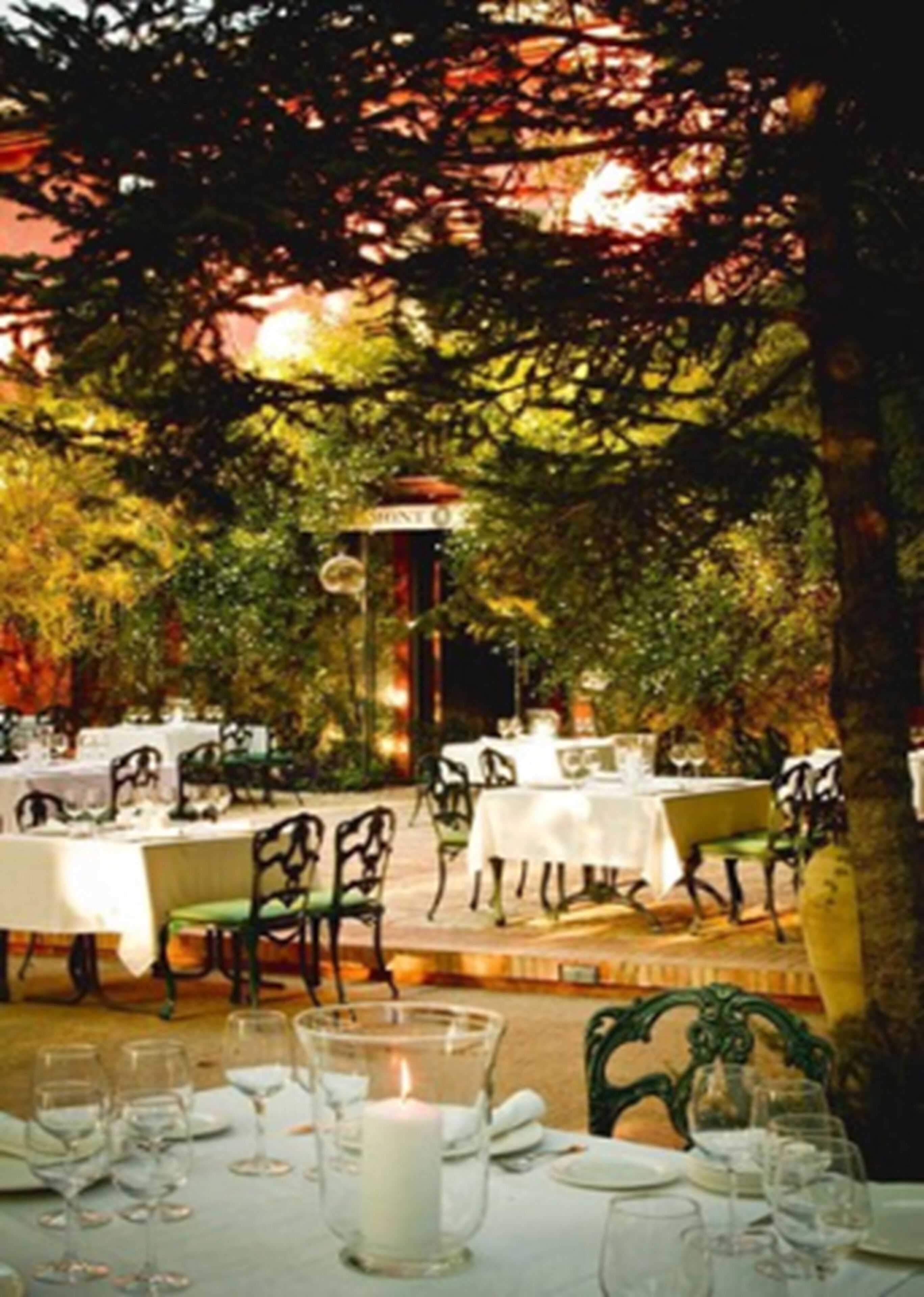 breakfast, lunch and dinner served