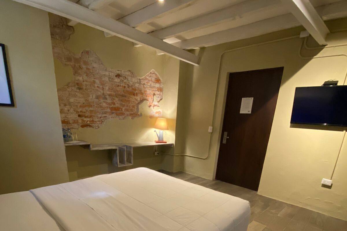 Double Room, 1 Queen Bed | Desk, free WiFi, bed sheets