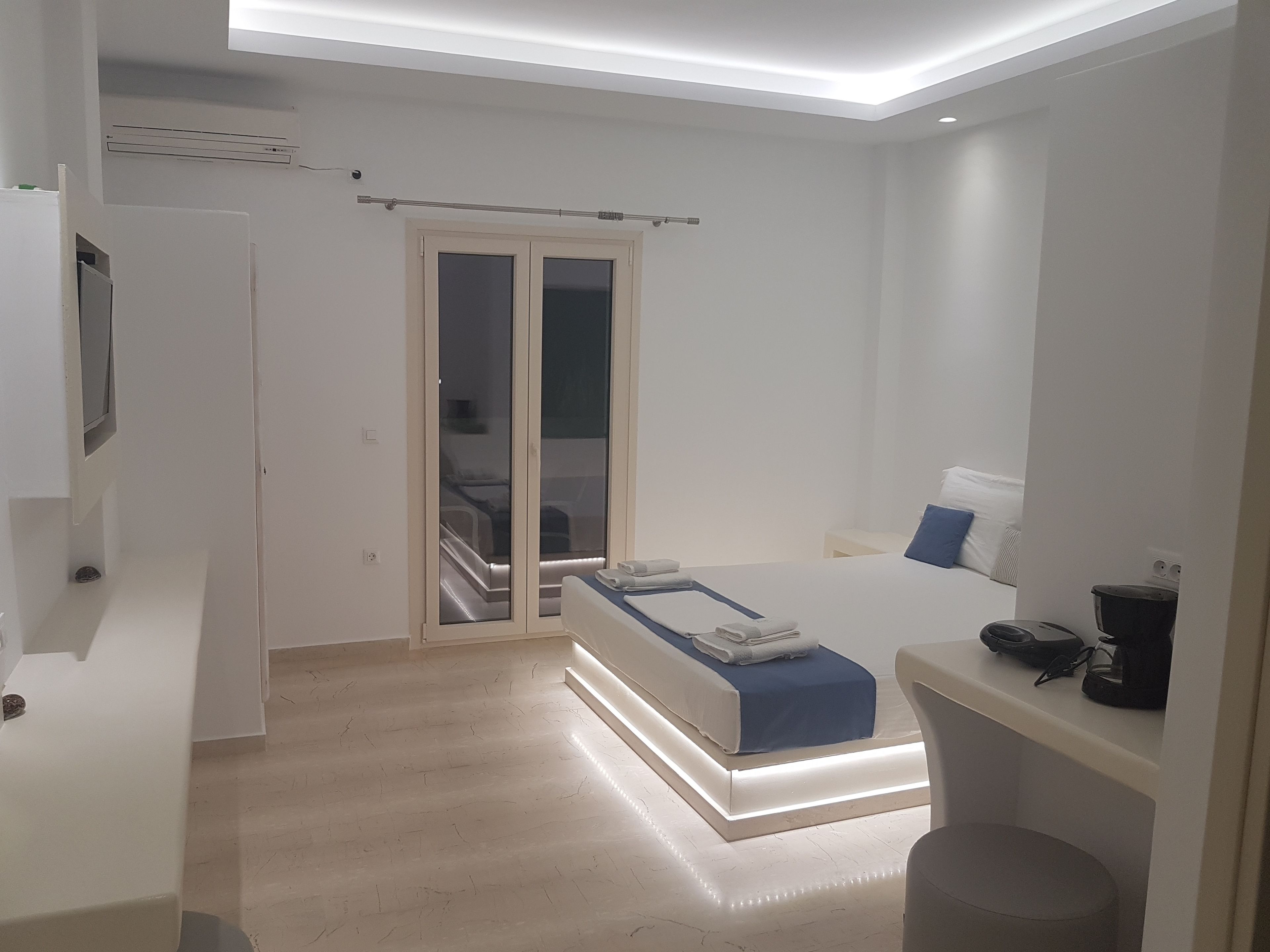 Villa, 3 Bedrooms, Hot Tub | In-room safe, individually decorated, individually furnished, desk