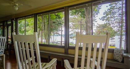 Lake Ripley Lodge w Lake Front Rooms, Grand Porch, Kayaks & Paddleboard