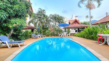 Outdoor pool, pool loungers
