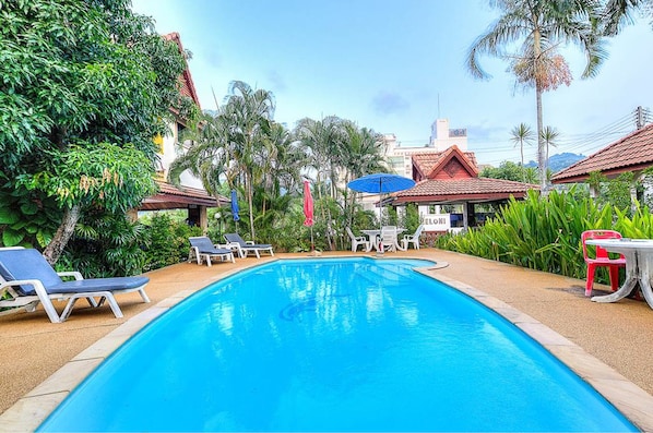 Outdoor pool, pool loungers