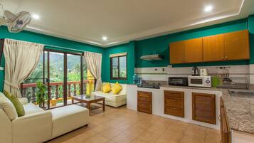 Apartment VIP 2 | Private kitchenette | Fridge, stovetop