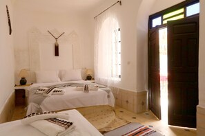 Dobbeltrom (2) | Skrivebord, strykejern/-brett, wi-fi (inkludert) og sengetøy