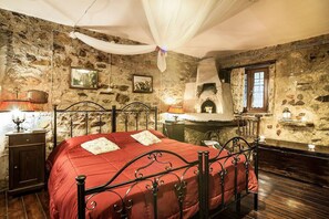 Panoramic Suite, 1 Bedroom, Terrace, Valley View | Premium bedding, minibar, in-room safe, desk - La Voce del Fiume (Brienza)