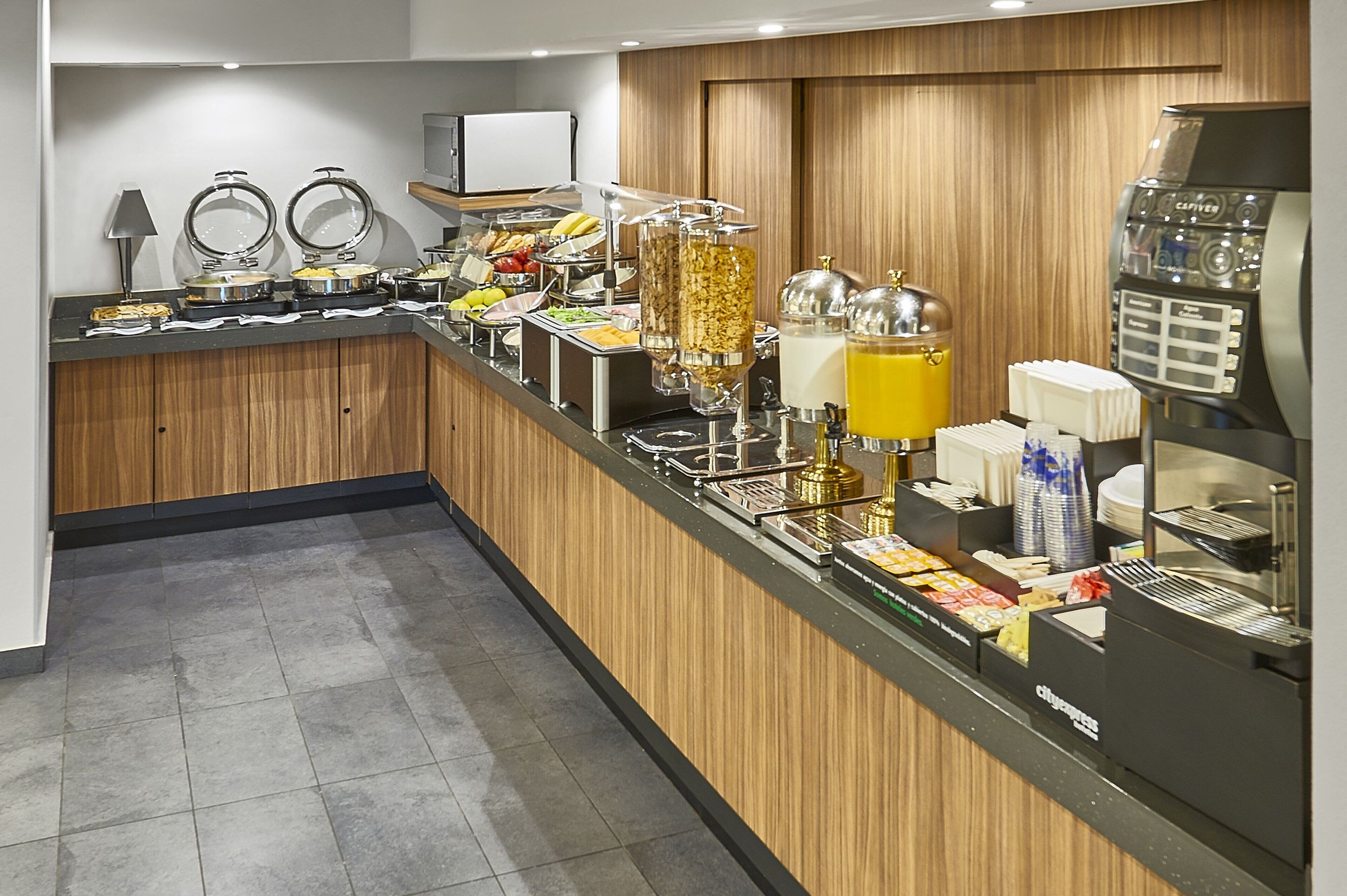 包含每日自助早餐