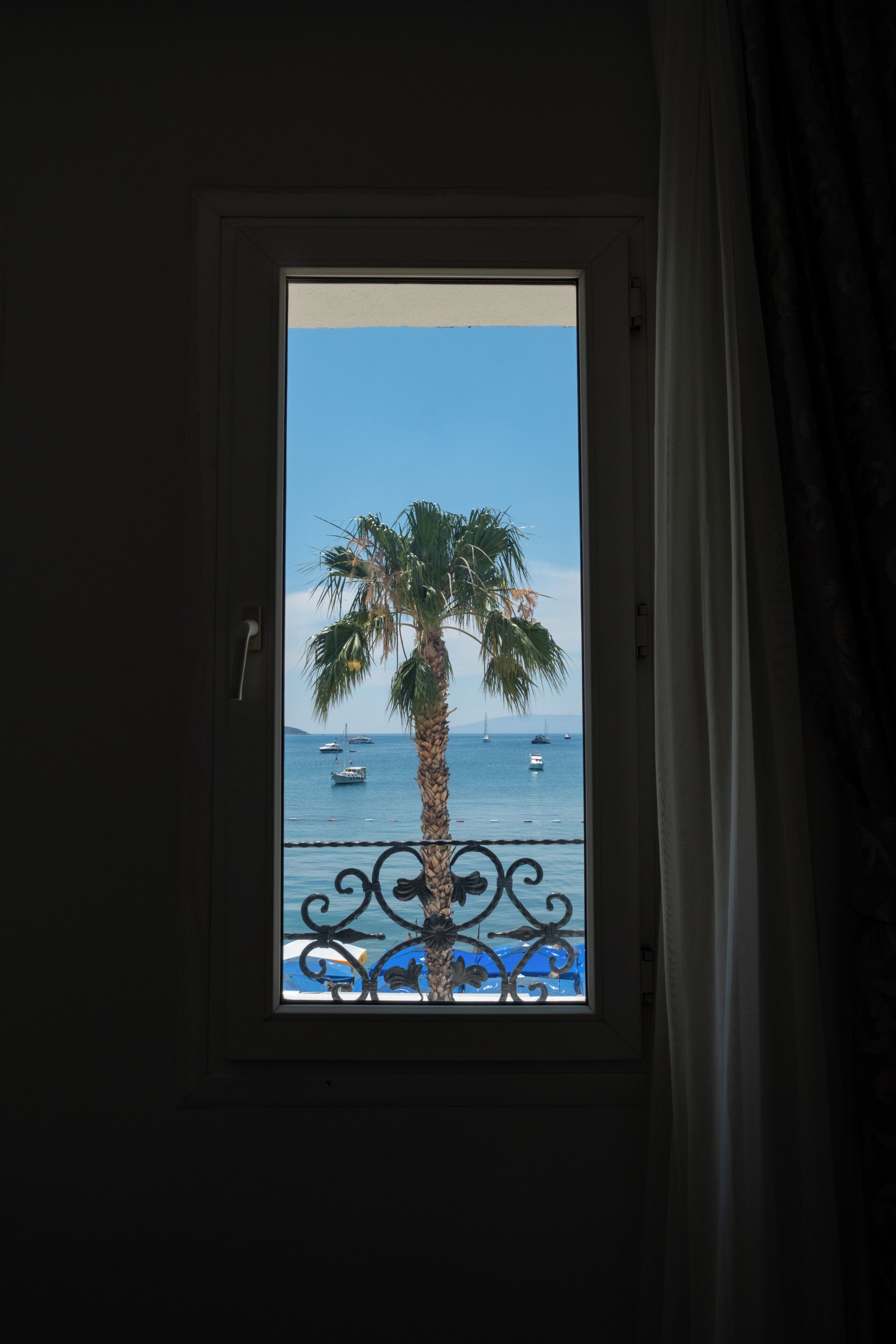Standaard kamer, 1 twee- of 2 eenpersoonsbedden, uitzicht op zee | Een kluis op de kamer, een bureau, geluiddichte muren