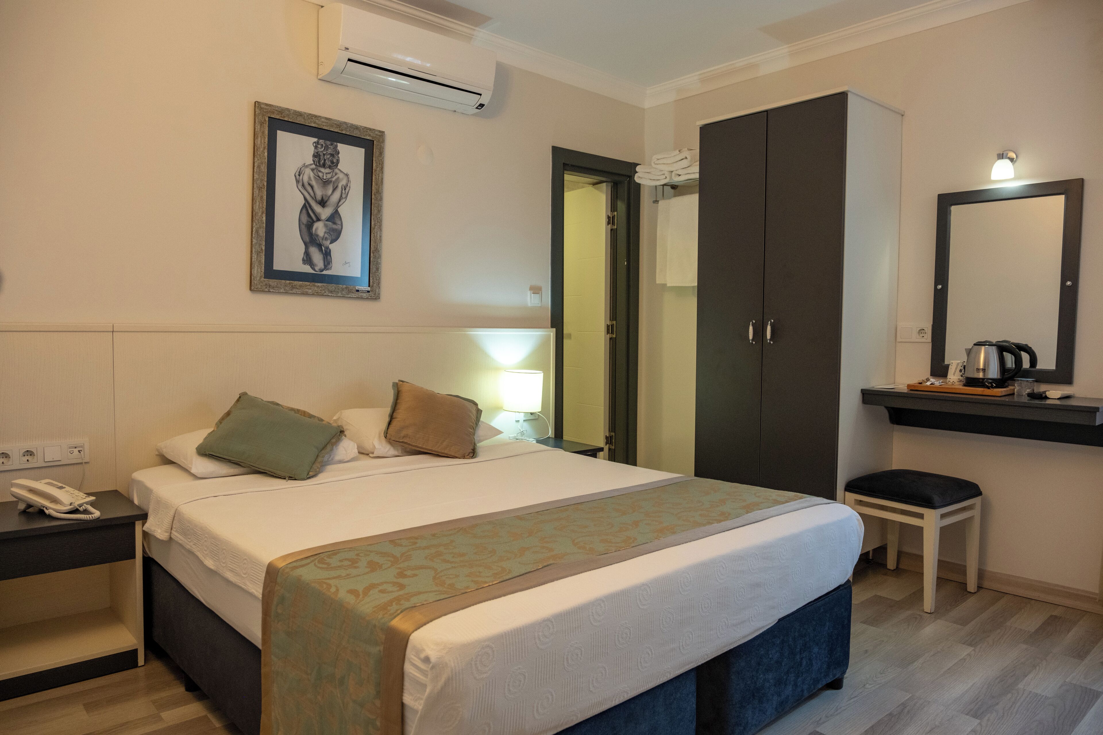 Photo - Artemis Hotel