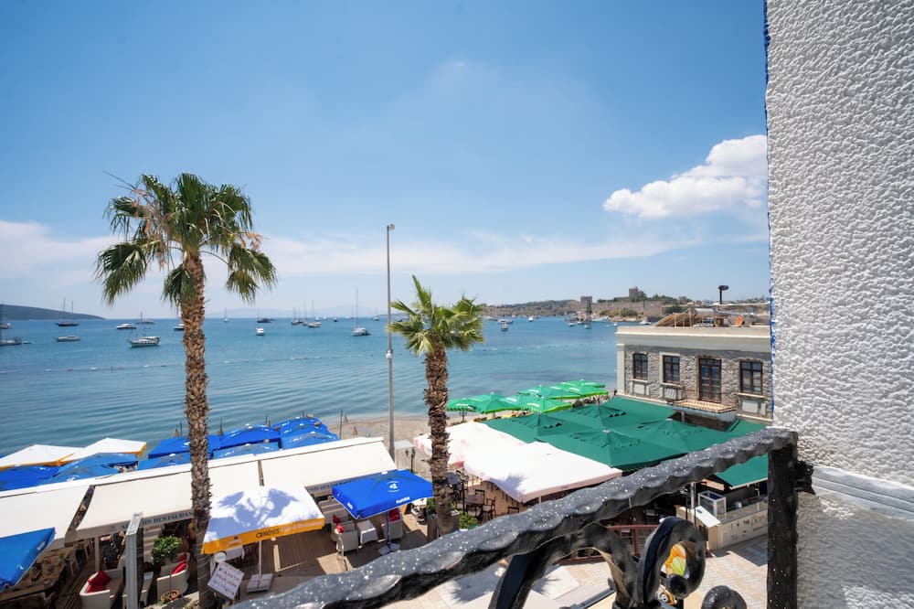 Artemis Hotel