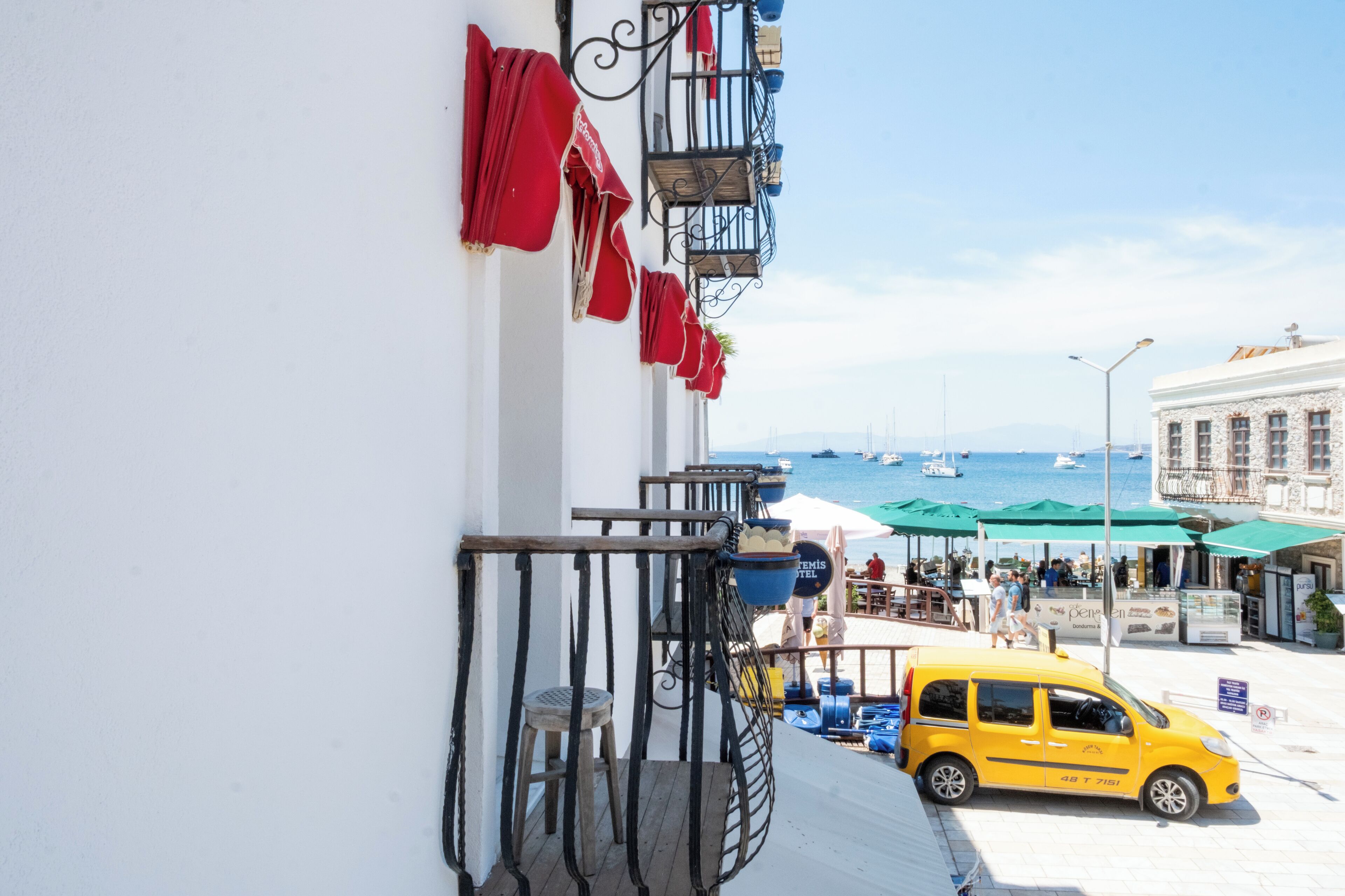 Photo - Artemis Hotel