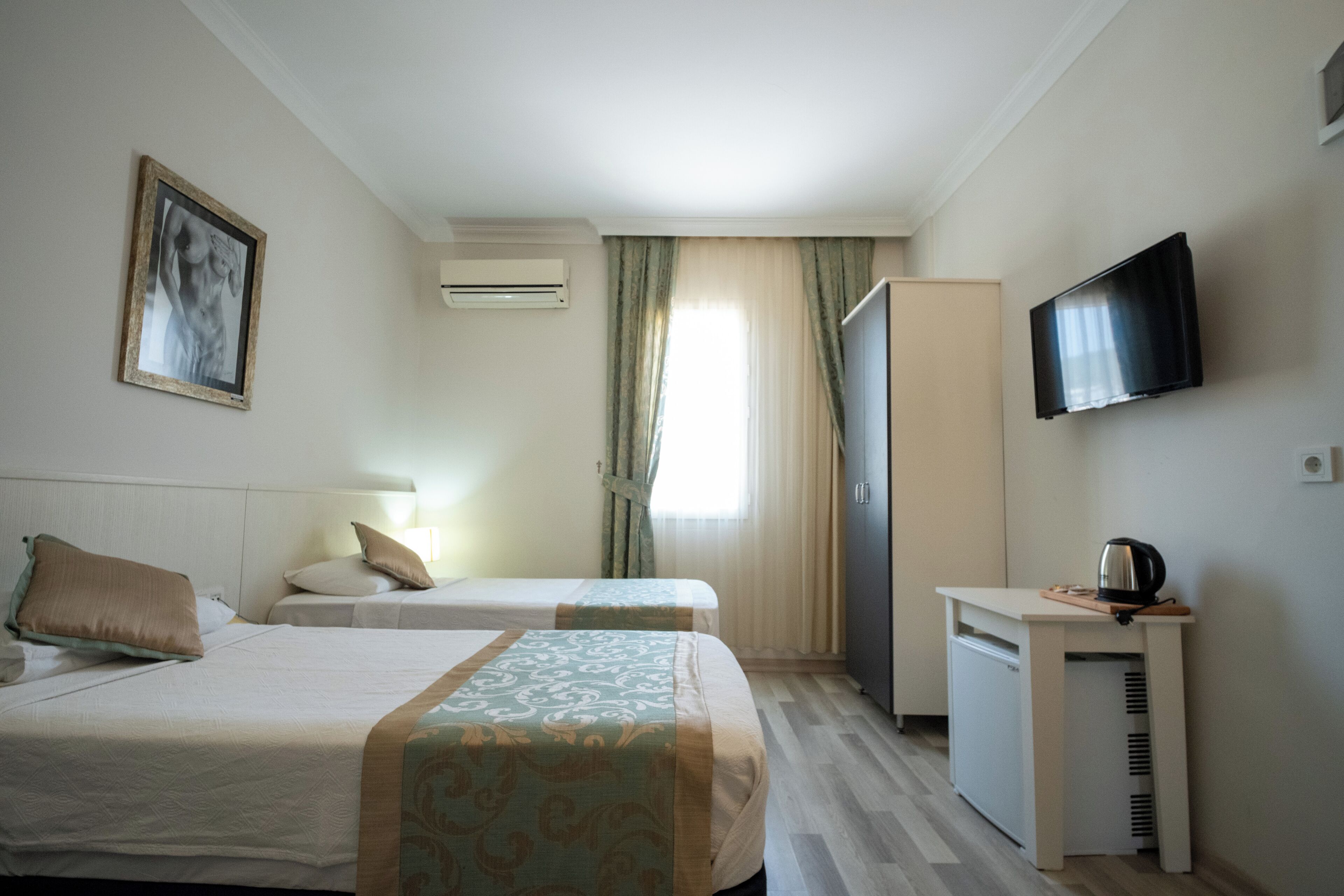 Photo - Artemis Hotel