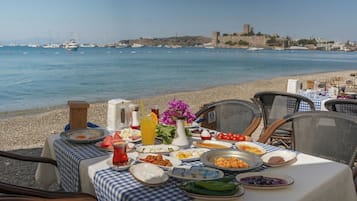 Petit déjeuner buffet compris tous les jours