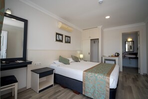 Luxury Double Room | In-room safe, desk, soundproofing, iron/ironing board - Artemis Hotel (Bodrum)
