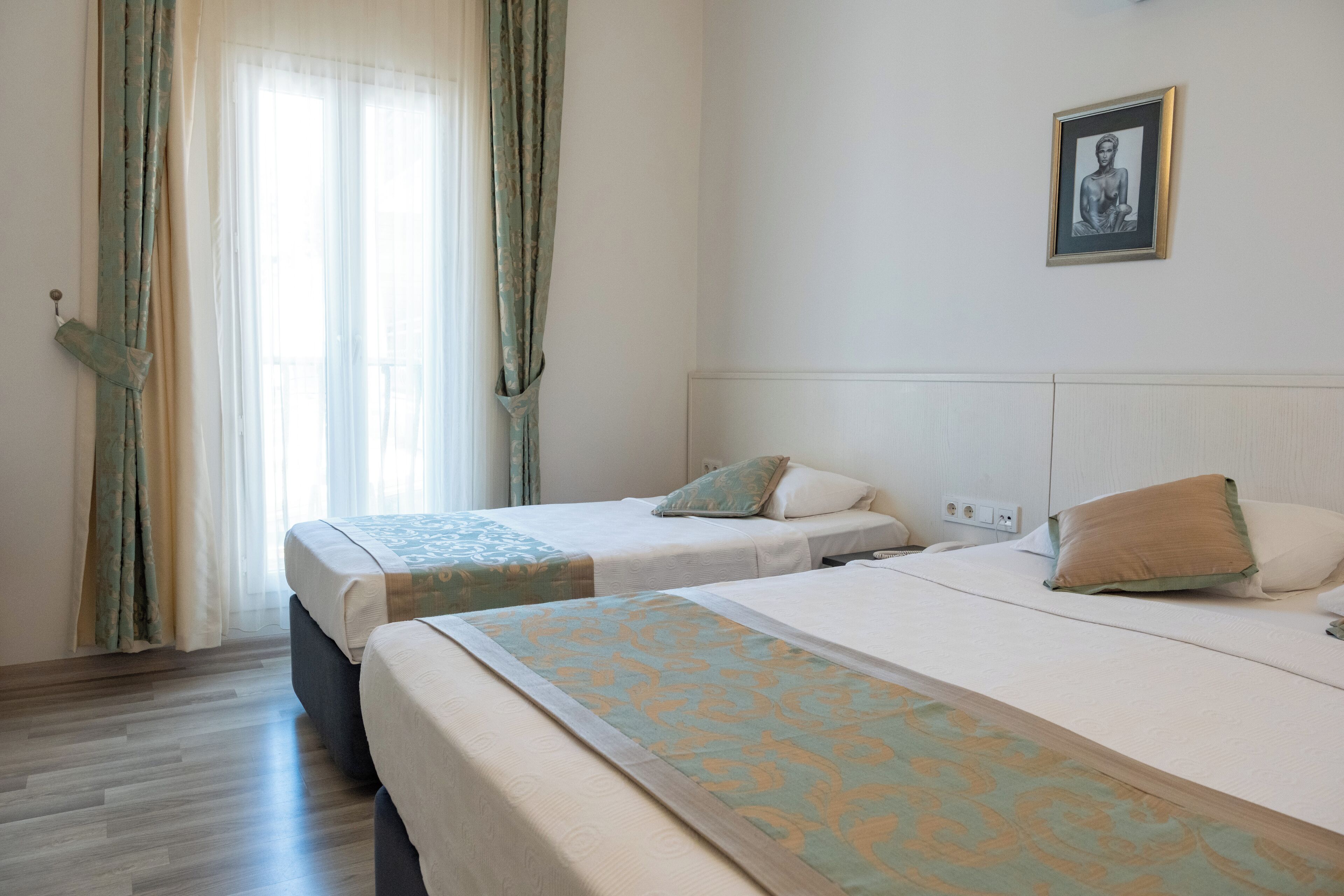 Photo - Artemis Hotel