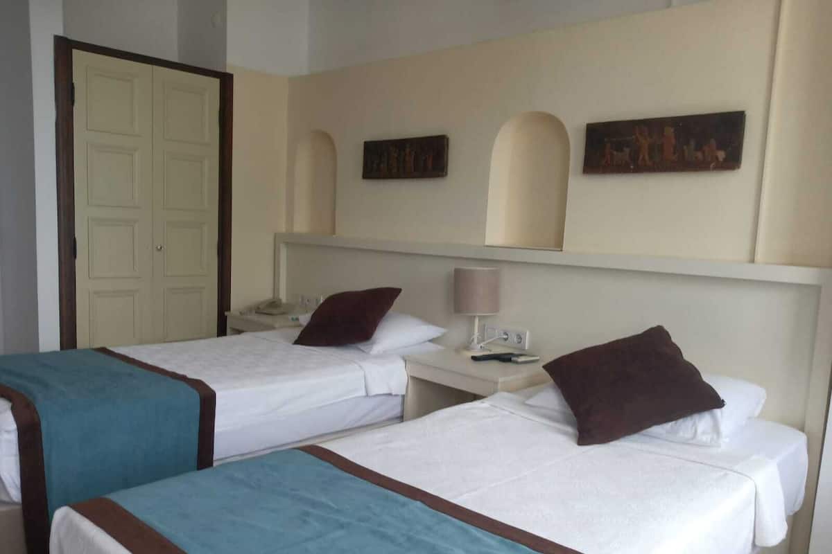 Economy Triple Room, 3 Single Beds | Premium bedding, desk, laptop workspace, soundproofing