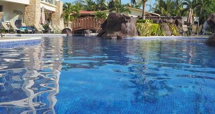 Condominio Diamante del Sol by CRHR