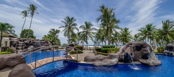 Condominio Diamante del Sol by CRHR