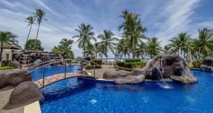 Condominio Diamante del Sol by CRHR