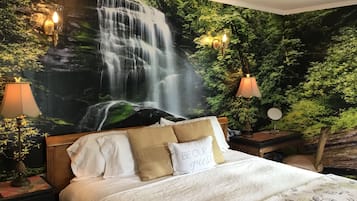 Deluxe Room, 1 King Bed, Ensuite (2nd Floor)