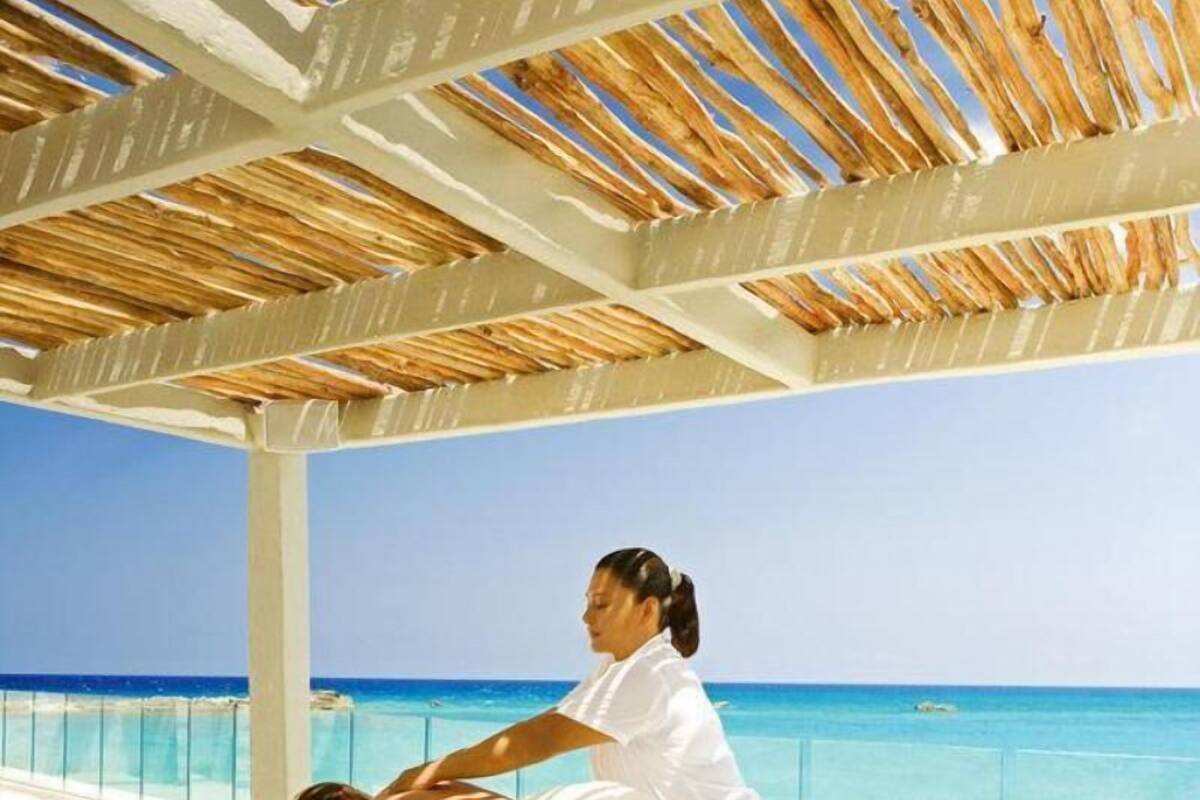 Spa | Couples treatment rooms, body treatments, hydrotherapy, aromatherapy