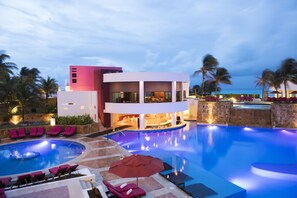 4 outdoor pools