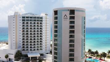 Vista frontal de la propiedad