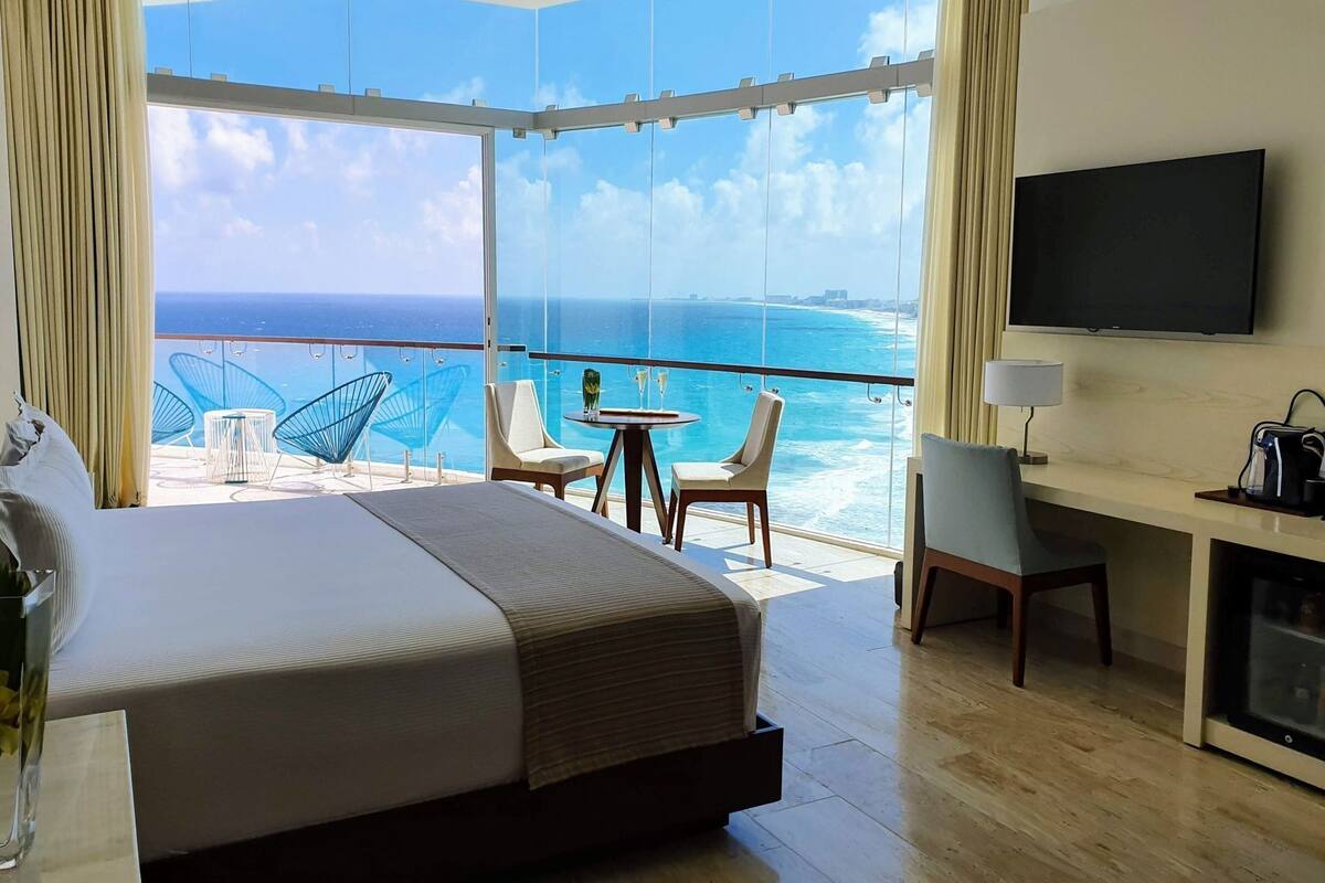 Minibar, in-room safe, desk, soundproofing