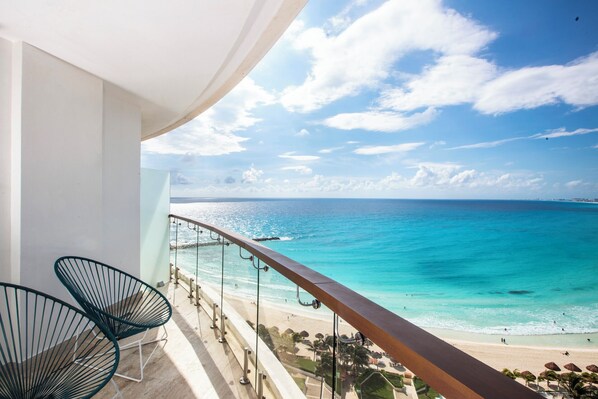 Altitude Corner Suite Ocean Front | Balcony - Altitude at Krystal Grand Cancun - All inclusive (Cancun)