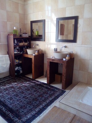 Hair dryer, towels - CASTLE IN BOCAGE BOURBONNAIS (Vallon-En-Sully)