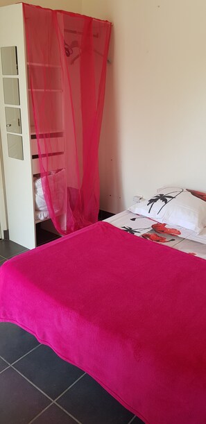 1 quarto, ferros/tábuas de passar roupa, Wi-Fi, roupa de cama