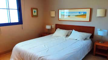 2 dormitorios, tabla de planchar con plancha, wifi gratis y ropa de cama