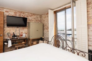 Double Room, Ensuite, Sea View - Rocksalt (Folkestone)