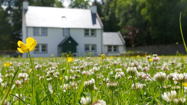 Front of property - Braemore Walled Garden B&B (Garve)