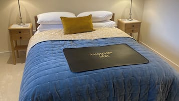 Egyptian cotton sheets, premium bedding, WiFi (free)