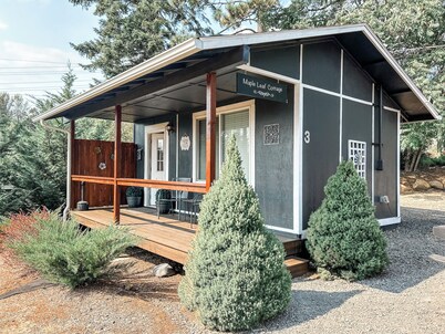 Maple Leaf Cottage with Scenic Views at Maple Way Cabins