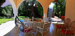 Outdoor dining