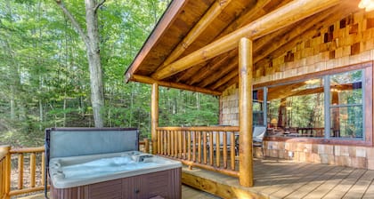 Romantic Couples' Hide-Away- Remodel & Refurbishment w/ WiFi on Toccoa River