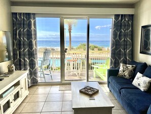 Smart TV, DVD player, books, video library - CALYPSO FIRST FL 104-W OCEANFRONT 🏖FREE RESERVED PARKING SPACE & BEACH SETUPS! (Panama City Beach)