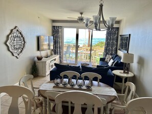 Smart TV, DVD player, books, video library - CALYPSO FIRST FL 104-W OCEANFRONT 🏖FREE RESERVED PARKING SPACE & BEACH SETUPS! (Panama City Beach)