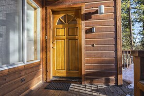 Exterior detail - Best Tahoe Donner Location. AirCon. EV Charger. WiFi. Unlimited Hot Water. (Truckee)