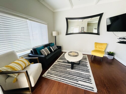 Kävele historiallisessa vanhassa Coloradon kaupungissa ja kaupoissa, 5 minuutin ajomatka Jumalan puutarhaan! 