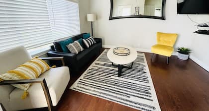 Kävele historiallisessa vanhassa Coloradon kaupungissa ja kaupoissa, 5 minuutin ajomatka Jumalan puutarhaan!